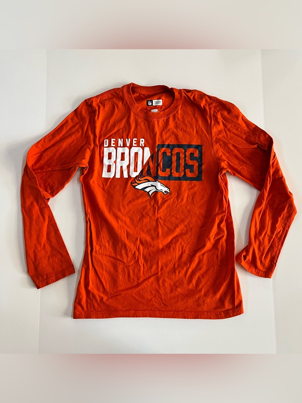 NFL Team Apparel Denver Broncos Long Sleeve Tee Orange Navy White size Small